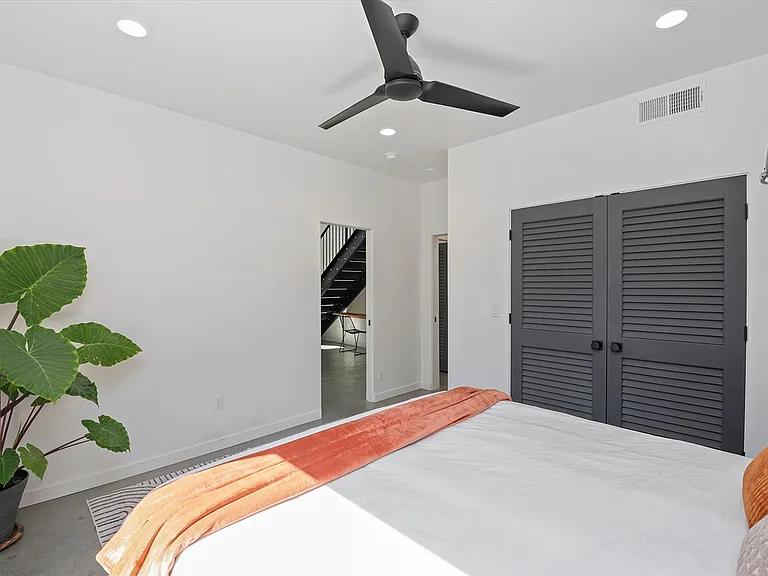802 W Elwood Dr — Photo 17