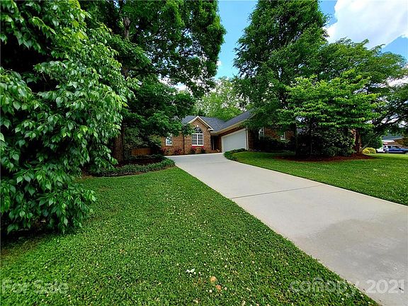 3rd image of 1010 Damon Pointe Dr