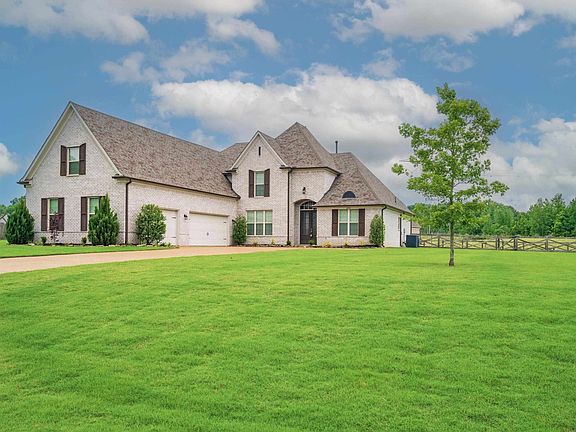 2nd image of 655 Glenshee Dr