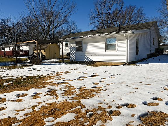 4th image of 105 S Witt Dr