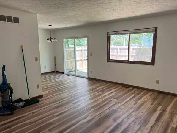 401 S Village Ct