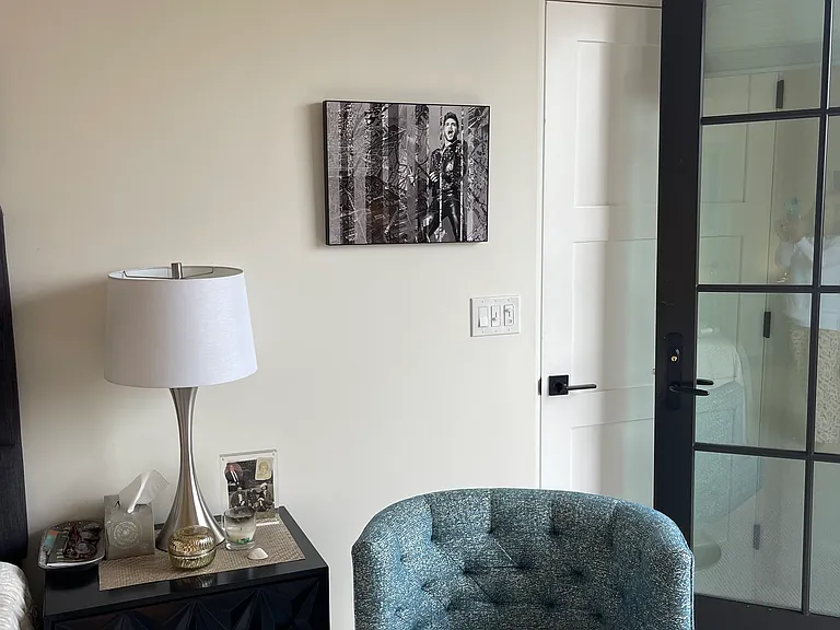 Primary bedroom sitting area