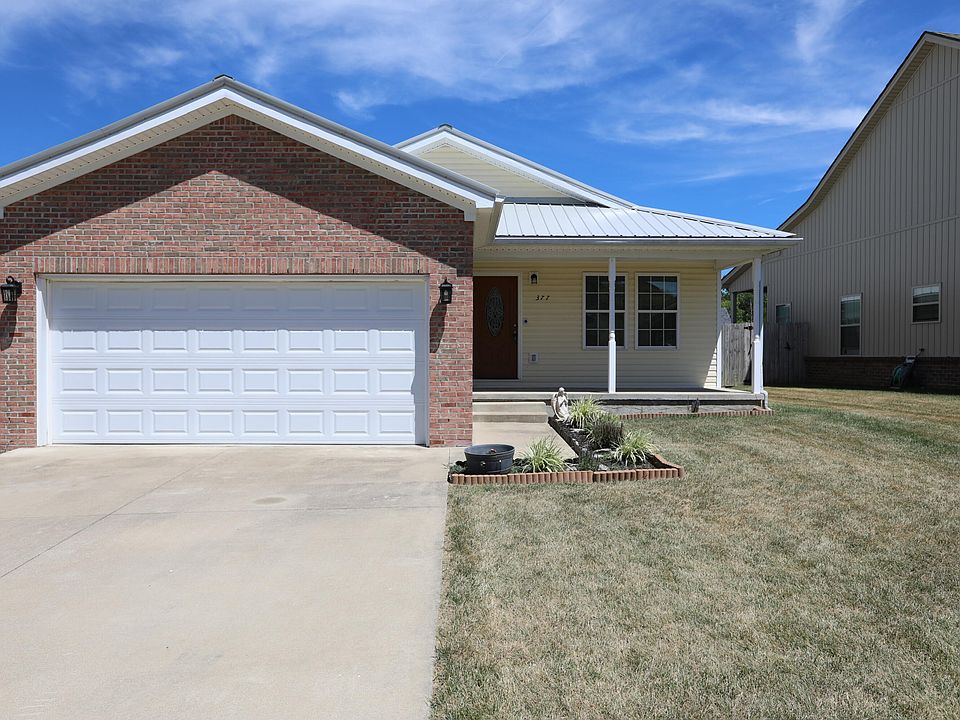 1st image of 377 Oxford Cir