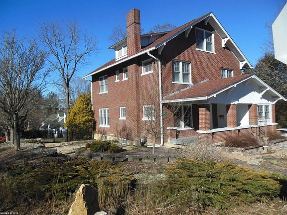 3rd image of 108 Eakin St SW
