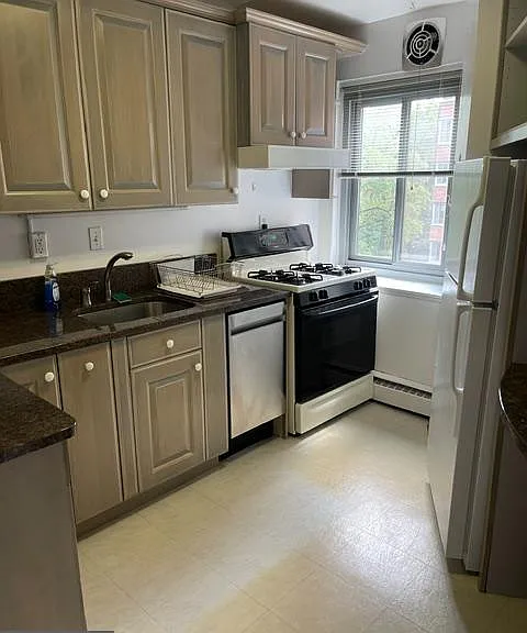 4200 Cathedral Ave NW #708 — Photo 7