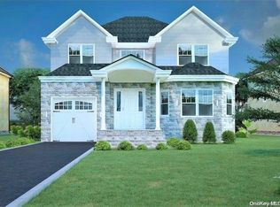 388 Garfield Ave, Mineola, NY 11501