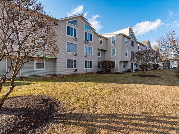 3rd image of 201 Woodlawn Ave APT 103