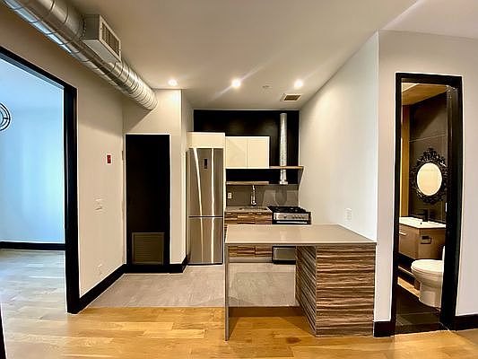 3rd image of 244 Hawthorne St APT 2F