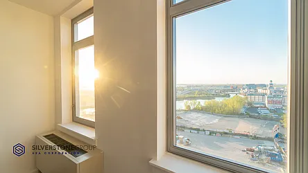 Sold by Silverstone Group USA Corp.