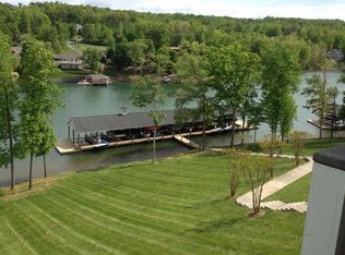 335 S Pointe Shore Dr, Moneta, VA