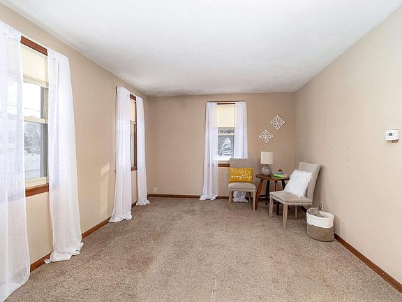 4th image of 332 E Palace Row