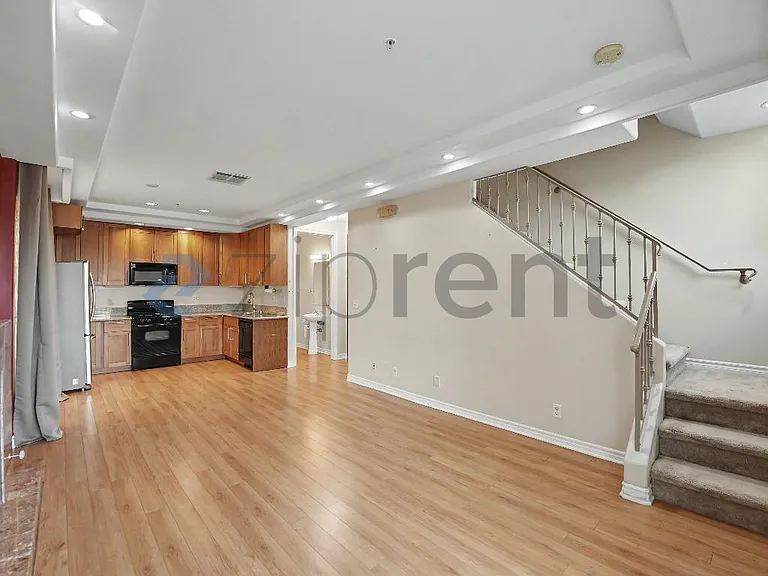 12042 Hart St #5 — Photo 5