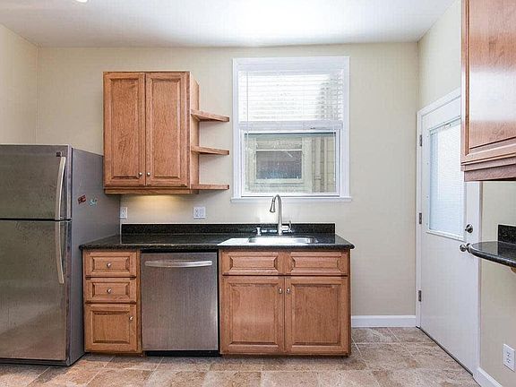 4th image of 168 Palm Ave APT 4