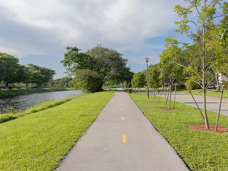3250 N Palm Aire Dr #202 — Photo 24