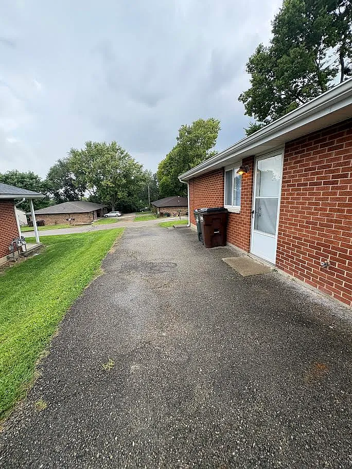 2 bed, 867 sqft, $925 — Photo 1