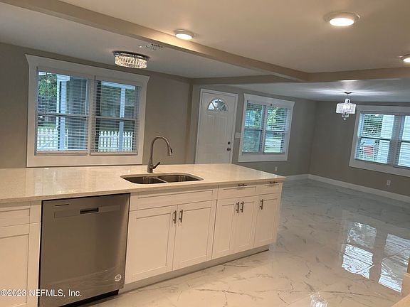 3rd image of 4609 PALMER Avenue