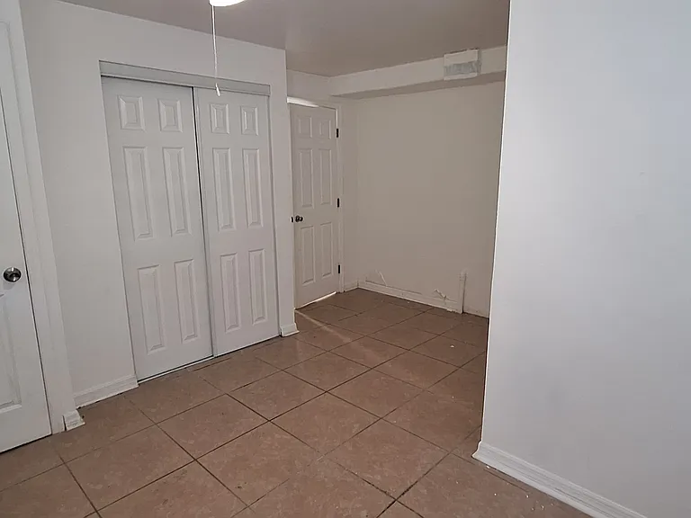 931 Coconut Cir W #B — Photo 5