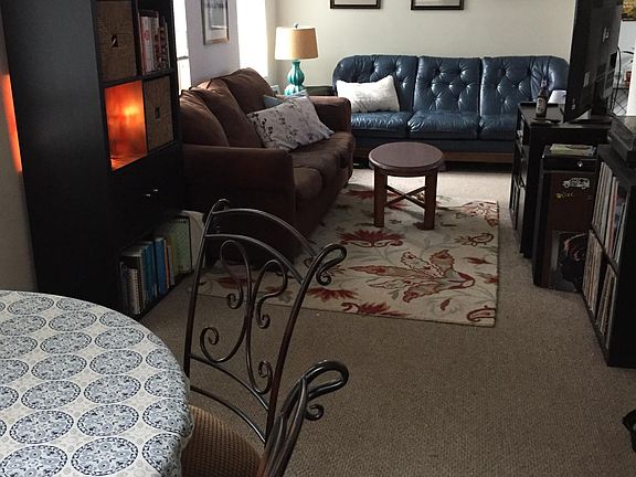 3rd image of 2032 N Winchester Ave APT Ch