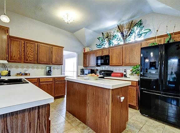 2nd image of 4207 Honeysuckle Dr