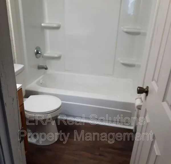 2011 Heritage Dr #13 — Photo 5