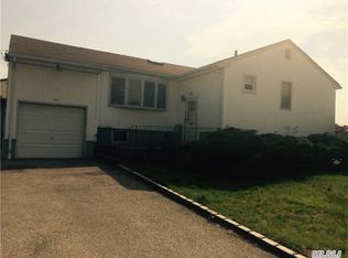 93 Forest Rd, Valley Stream, NY 11581
