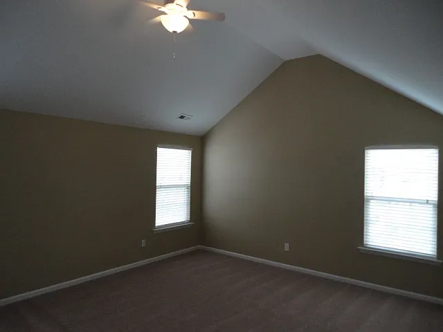 1010 Golden Crest Dr — Photo 10