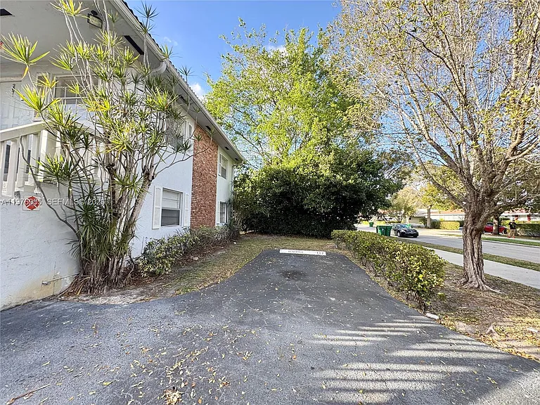 4140 Woodside Dr #107 — Photo 22
