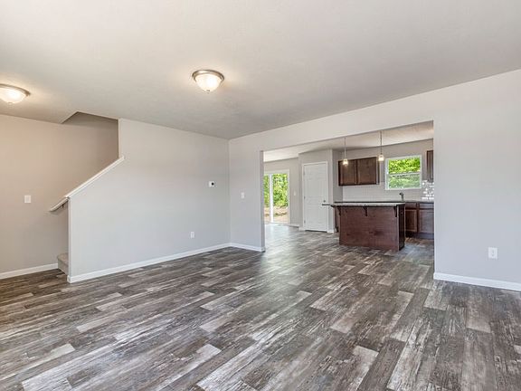 3rd image of 10931 Autumn Oak Dr