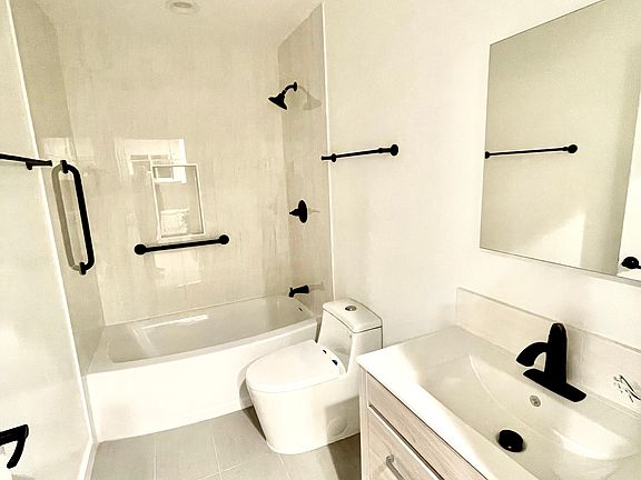 5th image of 1849 Stearns Dr #1