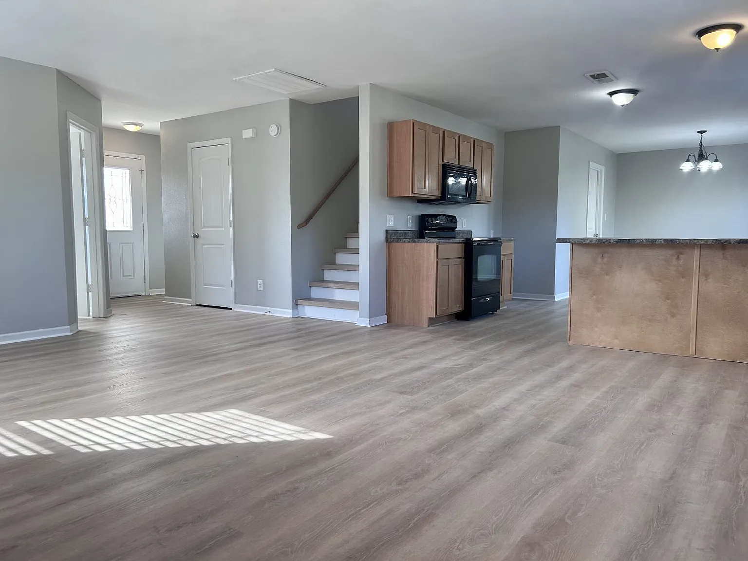 3 bed, 2.5 bath, 2428 sqft, $1,925 — Photo 4
