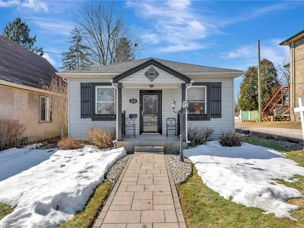 44 Broadway St W, Brant, ON N3L 2S4