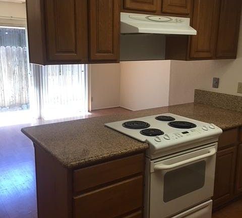 3rd image of 2618 Los Nogales Way
