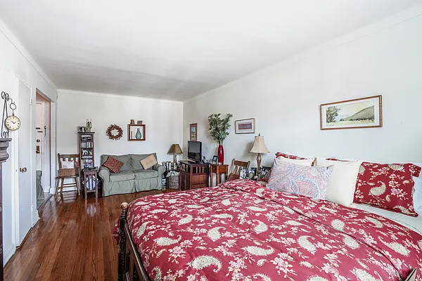 Sold by Universal Realty Group | media 10