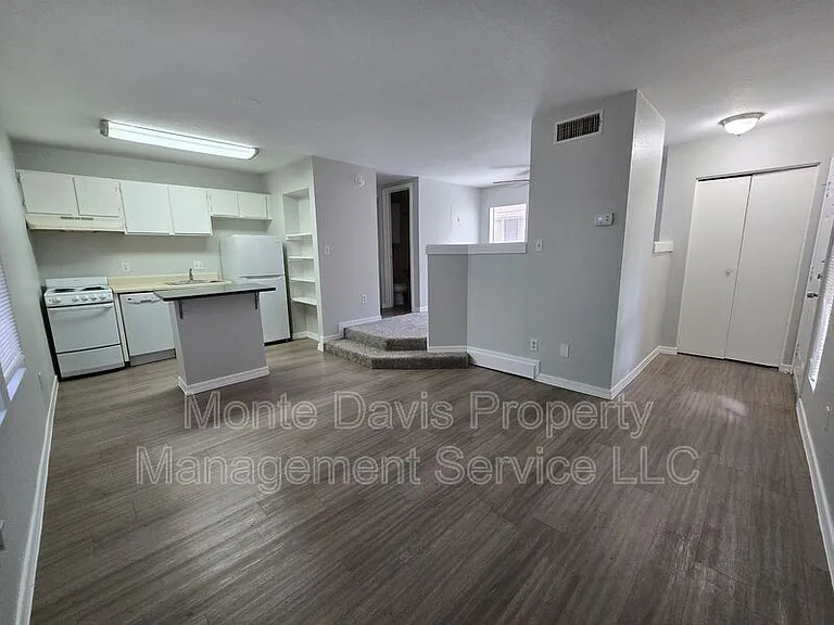 513 S Park Dr #201 — Photo 12