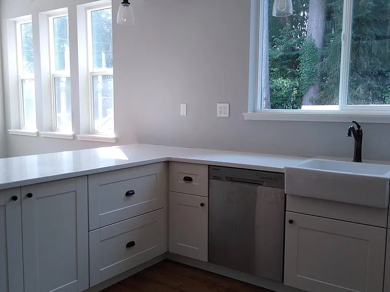 Kitchen - farmhouse sink, built in dishwasher, peninsula