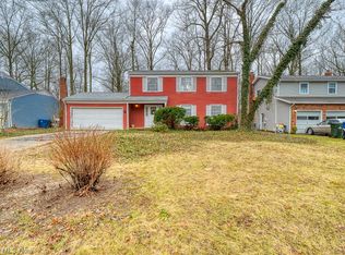 6726 Chadbourne Dr, North Olmsted, OH