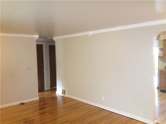 3rd image of 204 Cleveland Dr