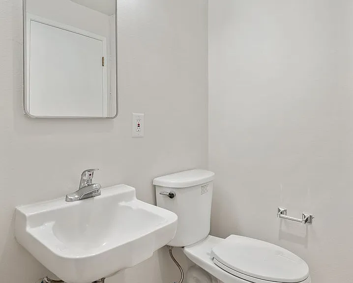 Kingswood Townhome Apartments — Photo 19