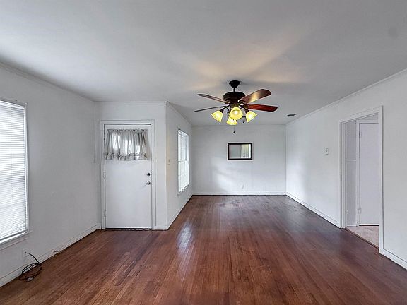 3rd image of 615 Peterson Rd