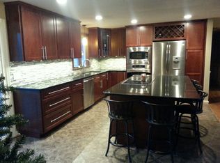 8 Kimberly Dr, Southwick, MA 01077