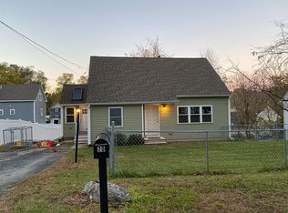 20 Vivian St, Worcester, MA 01603