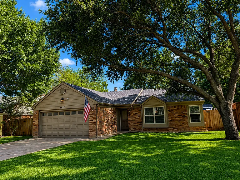 1817 Harvest Moon Dr — Photo 1