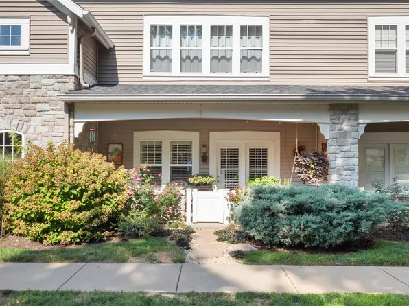 1562 Milbridge Dr, Chesterfield, MO 63017