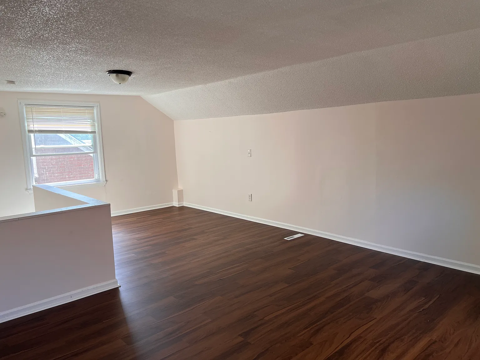 3 bed, 1072 sqft, $1,299 — Photo 2