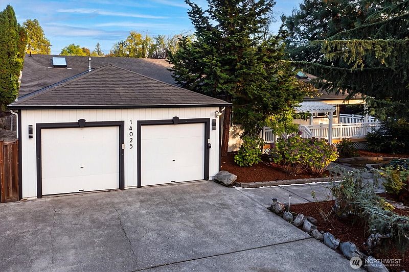 2nd image of 14025 SE 197th Place