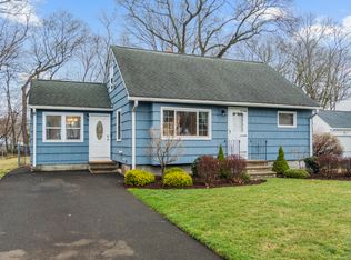 8 Roberta Rd, North Haven, CT 06473