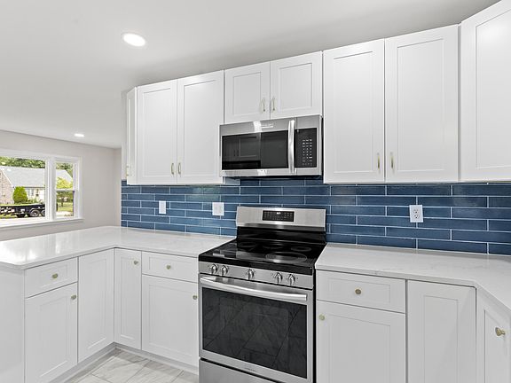 5th image of 244 Saint Margaret Dr