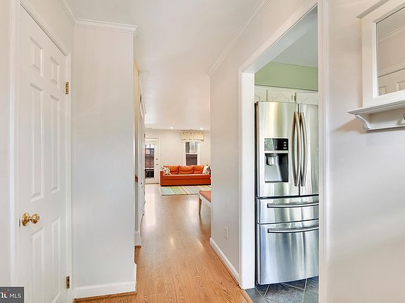 3rd image of 1154 N Taylor St #1