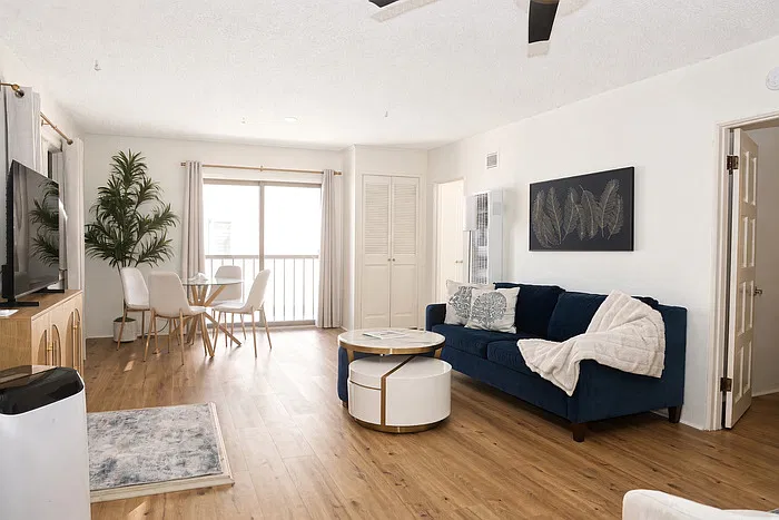 1 bed, 1.0 bath, 650 sqft, $4,000 — Photo 3