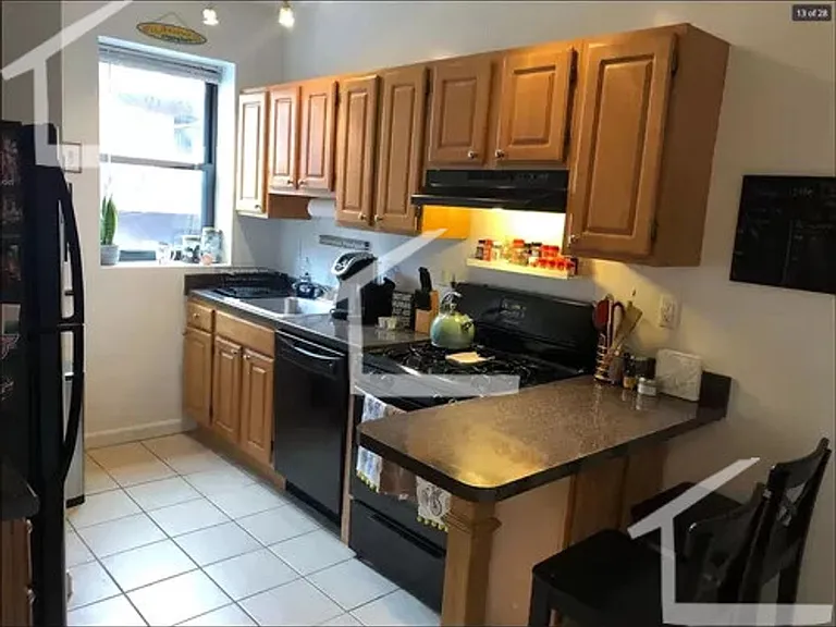 1942 Beacon St #8 — Photo 8